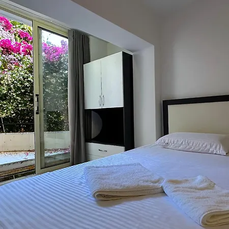 Apartment Spacious W Sea View And Private Parking - Sleeps 10