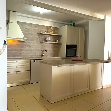 Spacious W Sea View And Private Parking - Sleeps 10 Apartment Sarande