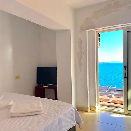 Spacious W Sea View And Private Parking - Sleeps 10 Apartment *