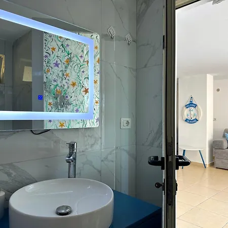 Spacious W Sea View And Private Parking - Sleeps 10 Apartment Sarande