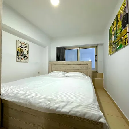 Spacious W Sea View And Private Parking - Sleeps 10 Apartment Sarande