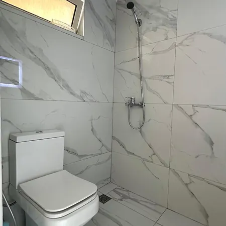 Spacious W Sea View And Private Parking - Sleeps 10 *