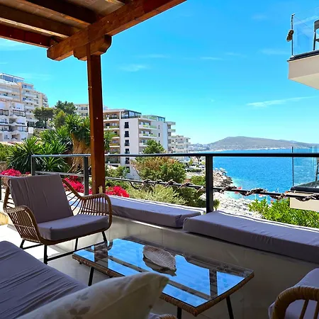Spacious W Sea View And Private Parking - Sleeps 10 Apartment *