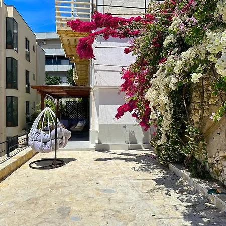 Spacious W Sea View And Private Parking - Sleeps 10 Apartment Sarande